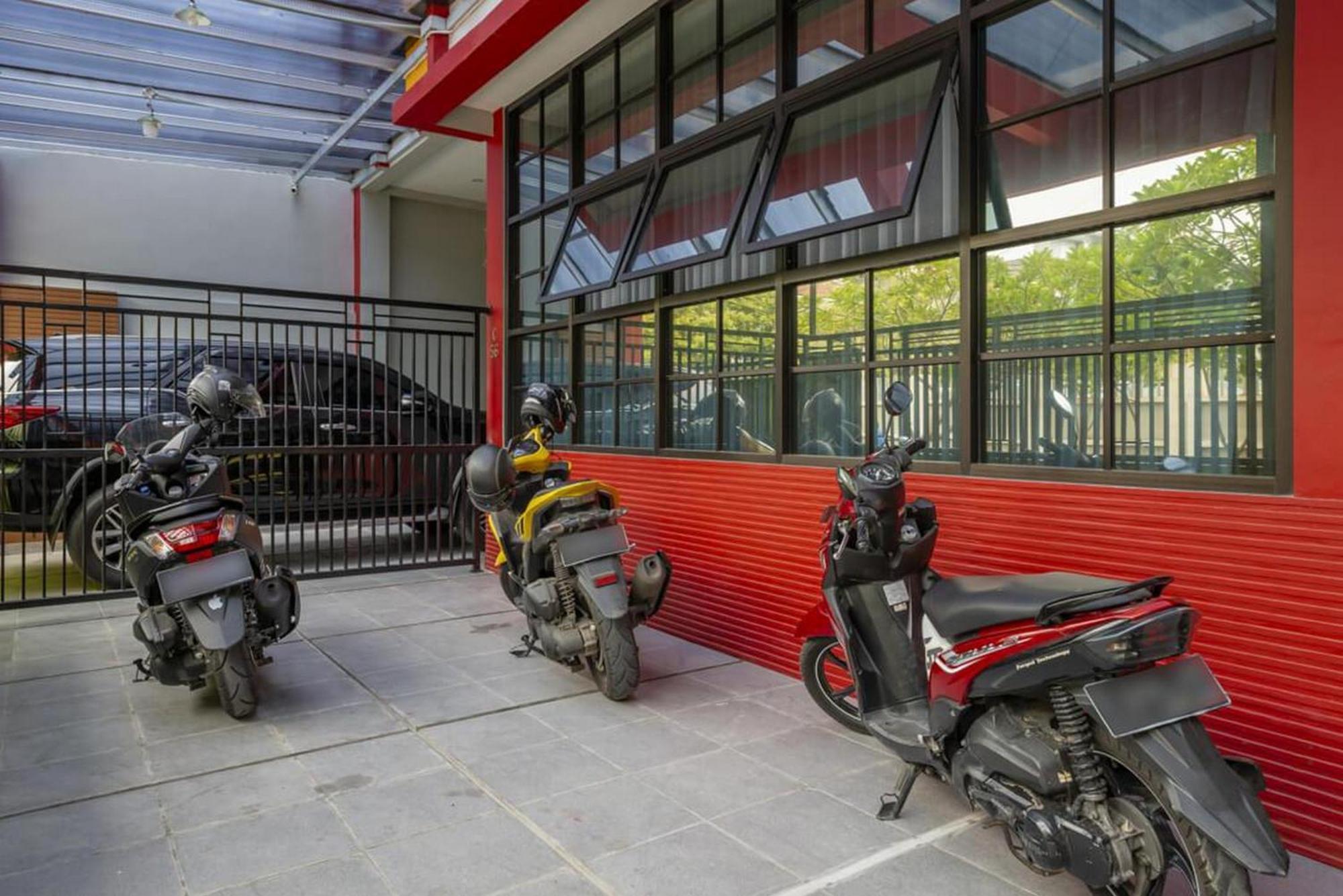 Reddoorz @ Jemursari Surabaya 2 Exterior photo